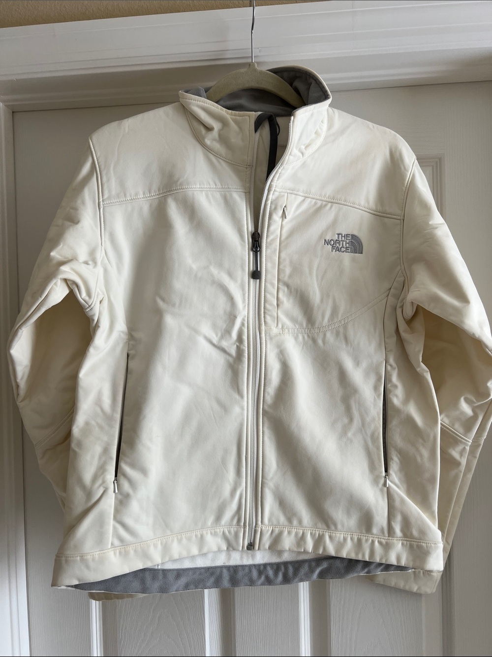 The North Face Cream Lightweight Softshell Fleece Lined Jacket